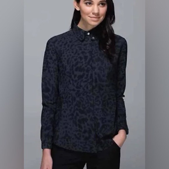 Lululemon Day Trip Blouse Animal Swirl Deep Coal Black Size 10 - Picture 2 of 6
